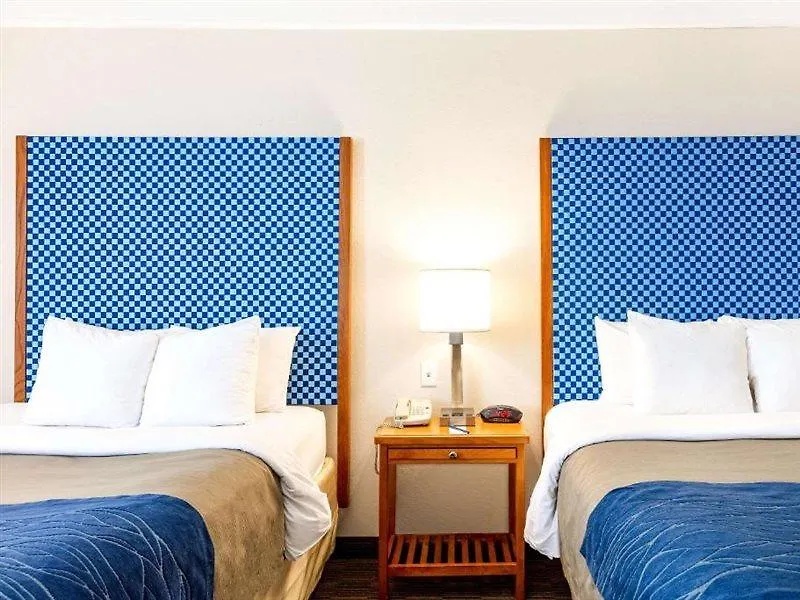 Spark By Hilton Savannah Airport 2*,
