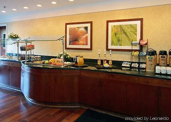 Spark By Hilton Savannah Airport 2*,