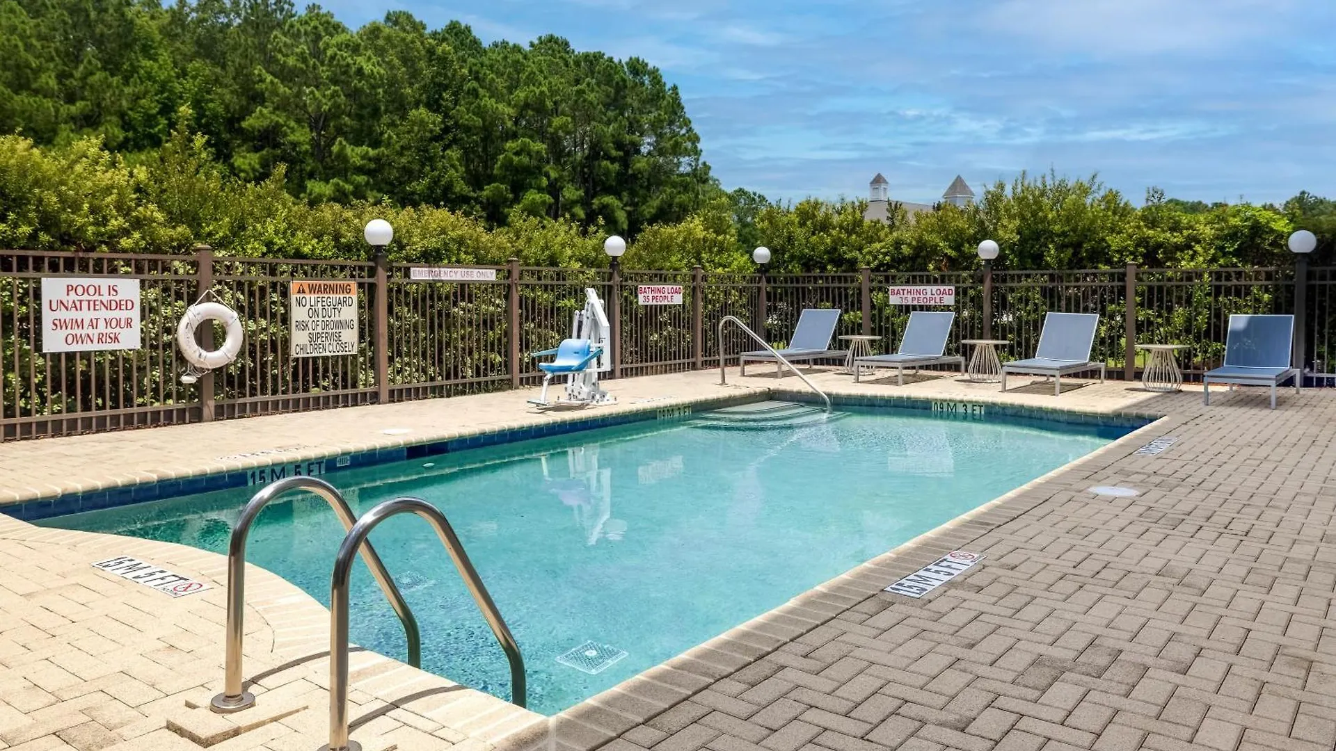 Spark By Hilton Savannah Airport 2*,